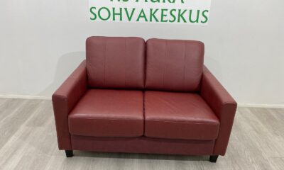 2 Istuttava Nahkasohva