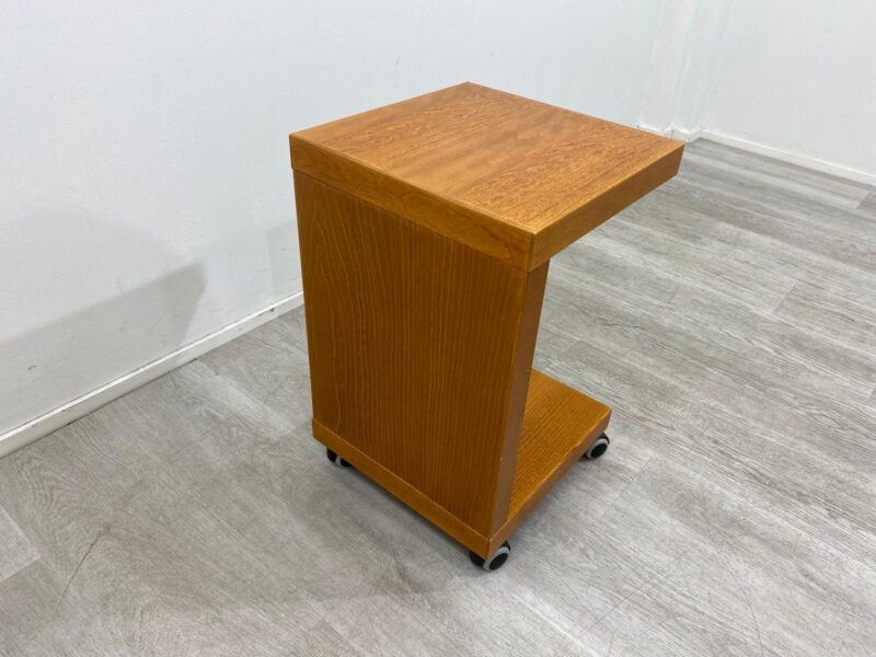 Puinen Pyörällinen Sivupöytä - Image 1