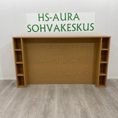Uusi seinäkiinnitteinen sängynpääty hyllyillä