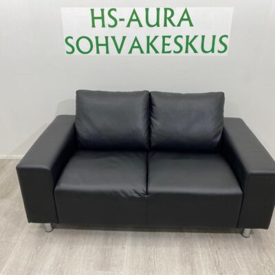 2 Istuttava Nahkasohva