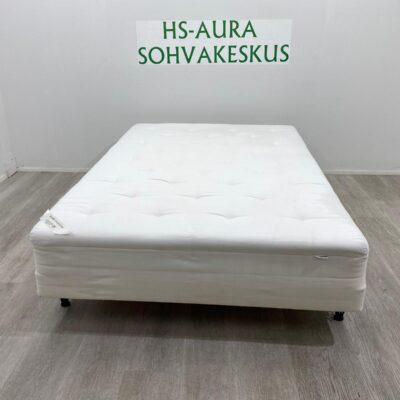 IKEA Runkopatjasänky + Petauspatja 200x140