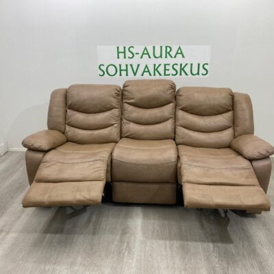 3 Istuttava nahkasohva mekanismilla