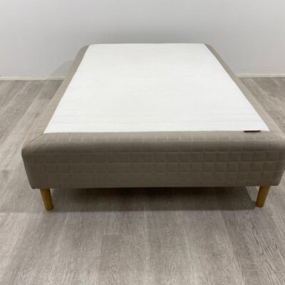 IKEA SKÅRER Runkopatjasänky 200 x 140